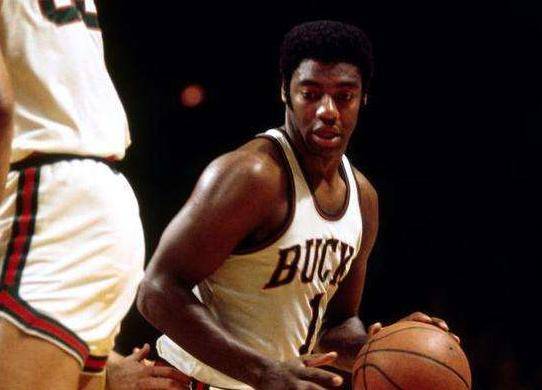 巴塞罗那由 巴塞罗那由